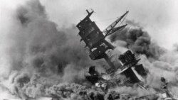 历史资料照片:美国海军战列舰“亚利桑那”号被日本飞机击沉。(1941年12月7日)