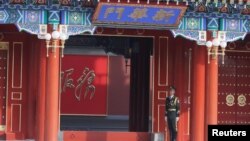 资料照:中国中央政府所在地中南海新华门