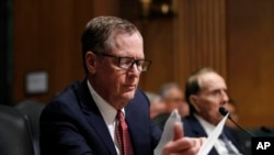 川普总统提名出任美国贸易代表的罗伯特.莱特希泽(Robert Lighthizer)在参议院的听证审议会上(2017年3月14日)