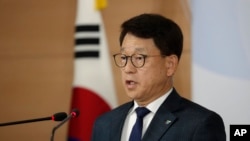 韩国统一部发言人吕尚基(Yoh Sang-key)在韩国首尔政府大楼的简报会上发表讲话。(2020年6月10日)