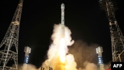 资料图片:朝鲜官媒发布照片显示2023年11月21日发射侦查卫星。(AFP PHOTO/KCNA VIA KNS)