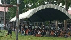 ဖမ်းခံရတဲ့မြန်မာတွေကို ရဲစခန်းမှာထားဖို့ နရာမလုံလောက်တာကြောင့် မဏ္ဍပ်ထိုးပြီးထားရပုံ ဖမ်းခံရတဲ့မြန်မာတွေကို ရဲစခန်းမှာထားဖို့ နရာမလုံလောက်တာကြောင့် မဏ္ဍပ်ထိုးပြီးထားရပုံ
