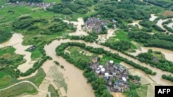 鸟瞰中国广西融安县暴雨后的洪灾灾情。(2022年6月13日)