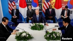 2022年6月29日,美国总统拜登、美国国务卿布林肯、美国国防部长奥斯汀和韩国总统尹锡悦和日本首相岸田文雄在马德里举行的北约峰会上会面。