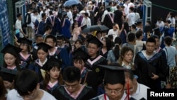 资料照:中国武汉华中师范大学毕业生参加毕业典礼。(2021年6月13日)