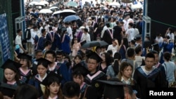 资料照:中国武汉华中师范大学毕业生参加毕业典礼。(2021年6月13日)