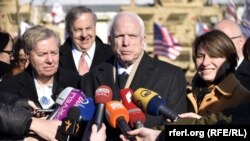Американські сенатори Ліндсі Ґрем, Джон Маккейн і Еймі Клобучар