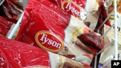 资料照片:美国马萨诸塞州超市里出售的泰森公司的冻鸡。