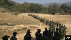 ယခင်မှတ်တမ်းရုပ်ပုံ | ကချင်လွတ်မြောက်ရေးတပ်မတော် (KIA) လိုင်ဇာအနီး စစ်စခန်း တစ်ခုတွင် လေ့ကျင့်နေစဉ်။ ဖေဖော်ဝါရီလ ၁၃၊ ၂၀၁၂
