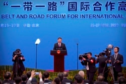 中国国家主席习近平在第二届一带一路国际合作高峰论坛闭幕式的记者会上讲话。(2019年4月27日)