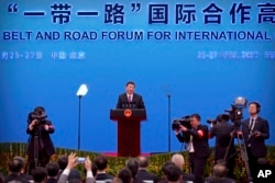 中国国家主席习近平在第二届一带一路国际合作高峰论坛闭幕式的记者会上讲话。(2019年4月27日)