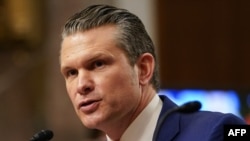 特朗普提名的新任国防部长人选皮特·海格塞斯(Pete Hegseth)出席参议院军事委员会有关他的人事提名确认听证会。(2025年1月14日,法新社)