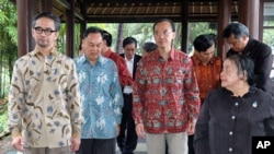 前排左起:印尼外长,泰国外长,新加坡外长,菲律宾外交次长