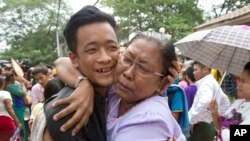 လွတ်ငြိမ်းသက်သာခွင့်ဖြင့် အင်းစိန်ထောင်မှ လွတ်မြောက်လာသူတဦး
