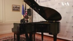 Як волонтери та посольство України у США об'єдналися, щоб вшанувати героїв Небесної сотні. Відео Як волонтери та посольство України у США об'єдналися, щоб вшанувати героїв Небесної сотні. Відео