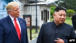 资料照片:金正恩与特朗普在板门店非军事区内会面(2019年6月30号)。