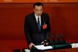 中国总理李克强在北京人大会堂举行的全国人大年度会议开幕式上讲话。(2020年5月22日)