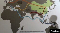 亚洲金融论坛在香港召开时显示的中国“一带一路”战略地图 (2016年1月18日)