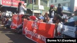 ဖေဖော်ဝါရီလ ၉ ရက်နေ့က ပဲခူးဆန္ဒပြပွဲ မြင်ကွင်း။ (ဓာတ်ပုံ - Burma VJ - ဖေဖော်ဝါရီ ၉၊ ၂၀၂၁)