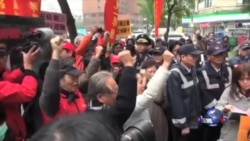 台湾民众抗议安倍参拜靖国神社 台湾民众抗议安倍参拜靖国神社