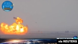 无人驾驶的SpaceX测试火箭完美发射并成功着陆,但在着陆后不久在发射台上爆炸。(2021年3月3日)