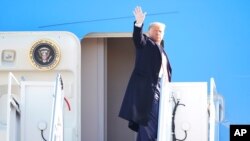 美国总统特朗普搭乘“空军一号”专机前往德克萨斯州(2021年1月12日)