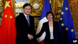 中国外交部长秦刚2023年5月10日在巴黎会晤法国外交部长凯瑟琳·科隆纳(Catherine Colonna)。(美联社)
