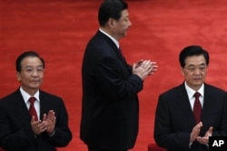 2012年5月4日胡锦涛、温家宝(左)和习近平(中)在庆祝中国共青团成立90周年大会上。