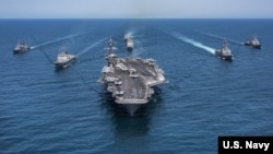 Hàng không mẫu hạm USS Carl Vinson và đội tàu chiến Mỹ.