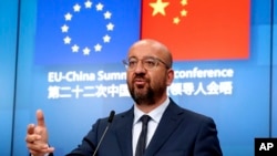在中欧在线会议结束后,欧洲理事会主席米歇尔(Charles Michel)在新闻发布会上讲话(2020年6月22日)。