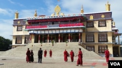 色拉佛学院(美国之音朱诺拍摄)