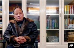 2003年在拆迁案中以”向境外非法提供国家机密罪”而被判刑三年的上海律师郑恩宠。(资料照)