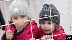 Сирійські діти на кордоні з Туреччиною