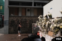 港铁太子站外的纪念台,不断有民众来送花(2019年9月18日,美国之音鸣笛拍摄)