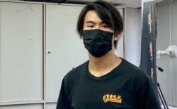 学生组织贤学思政秘书长陈枳森表示,法庭的判刑未能解开7-21事件涉及”警黑勾结”等疑团(美国之音/汤惠芸)