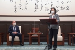 台湾总统蔡英文在台北会晤到访的澳大利亚前总理阿博特。(2021年10月7日)