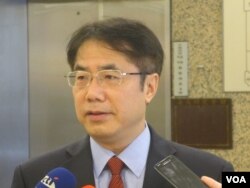 台湾执政党民进党立委黄伟哲(美国之音张永泰拍摄)