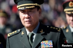 时任中国军队总后勤部政委的刘源将军在北京参加人大会议之后离开人民大会堂(2014年3月4日)