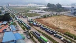 တရုတ်နယ်စပ်မှာမြန်မာကုန်ကားရာနဲ့ချီပြီးပိတ်ဆို့နေ တရုတ်နယ်စပ်မှာမြန်မာကုန်ကားရာနဲ့ချီပြီးပိတ်ဆို့နေ