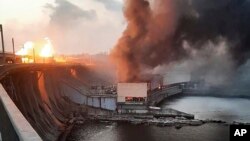 ДніпроГЕС, Запоріжжя, Харків, Хмельницький оговтуються після нічних обстрілів 22 березня. Фотогалерея