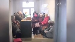 Біженці з ДНР розповіли про страх помсти бойовиків. Відео Біженці з ДНР розповіли про страх помсти бойовиків. Відео