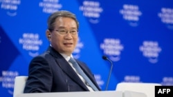 资料照:中国总理李强出席达沃斯世界经济论坛会议。(2024年1月16日)