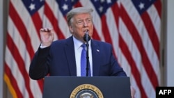 美国总统特朗普在华盛顿特区白宫玫瑰园对媒体发表讲话(2020年6月1日)。