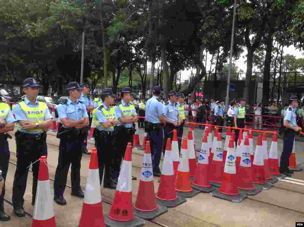 数万港人参加七一大游行誓言守护香港(美国之音海彦拍摄)
