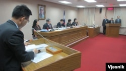 台湾官员就反恐议题在立法院接受质询(美国之音张永泰拍摄)