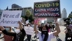 资料照片:亚裔社区民众在洛杉矶市中心进行反亚裔仇恨犯罪的抗议游行(2021年3月27日)