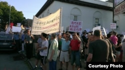艾姆赫斯特社区华人抗议纽约市政府在当地建收容所 (抗议者提供)