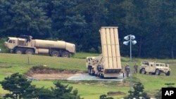 资料照:韩国庆尚北道星州郡的一个高尔夫球场上的“萨德”(THAAD)基地的拦截导弹。(2017年9月6日)
