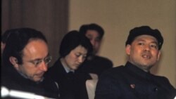 梅兆赞(左一)在1972年那次去到中国的行程中还见到了姚文元(右一)等中共官员(梅兆赞提供)