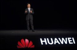 华为轮值董事长郭平在上海举行的华为全联接年会上讲话。(2020年9月23日)